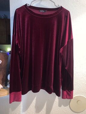 Boohoo Women's Velvet Long Sleeve Top in Burgundy Red